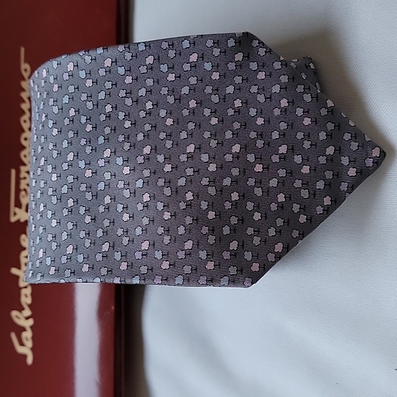 ⭐SALVATORE FERRAGAMO Authentic 100% Silk Made in Italy Pretty Pastel Color Trees - Picture 2 of 6